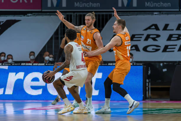 因涉及多方 因涉及多方