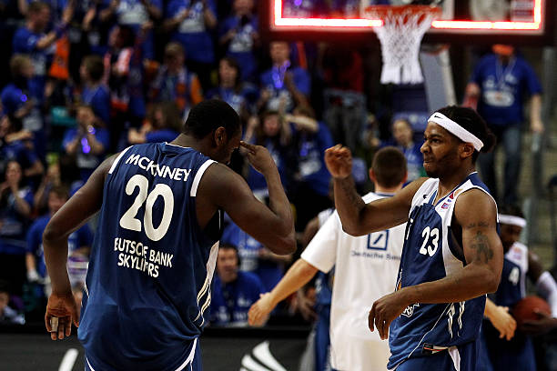 她的教练发 她的教练发